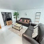 아파트 80m2 Confortable Et Spacieux 바이유 로망빌리에