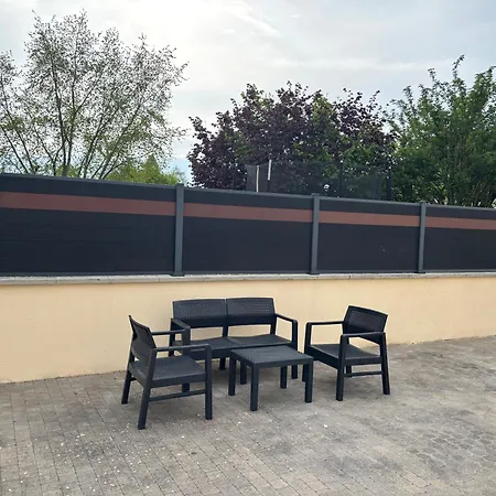 아파트 80m2 Confortable Et Spacieux 바이유 로망빌리에
